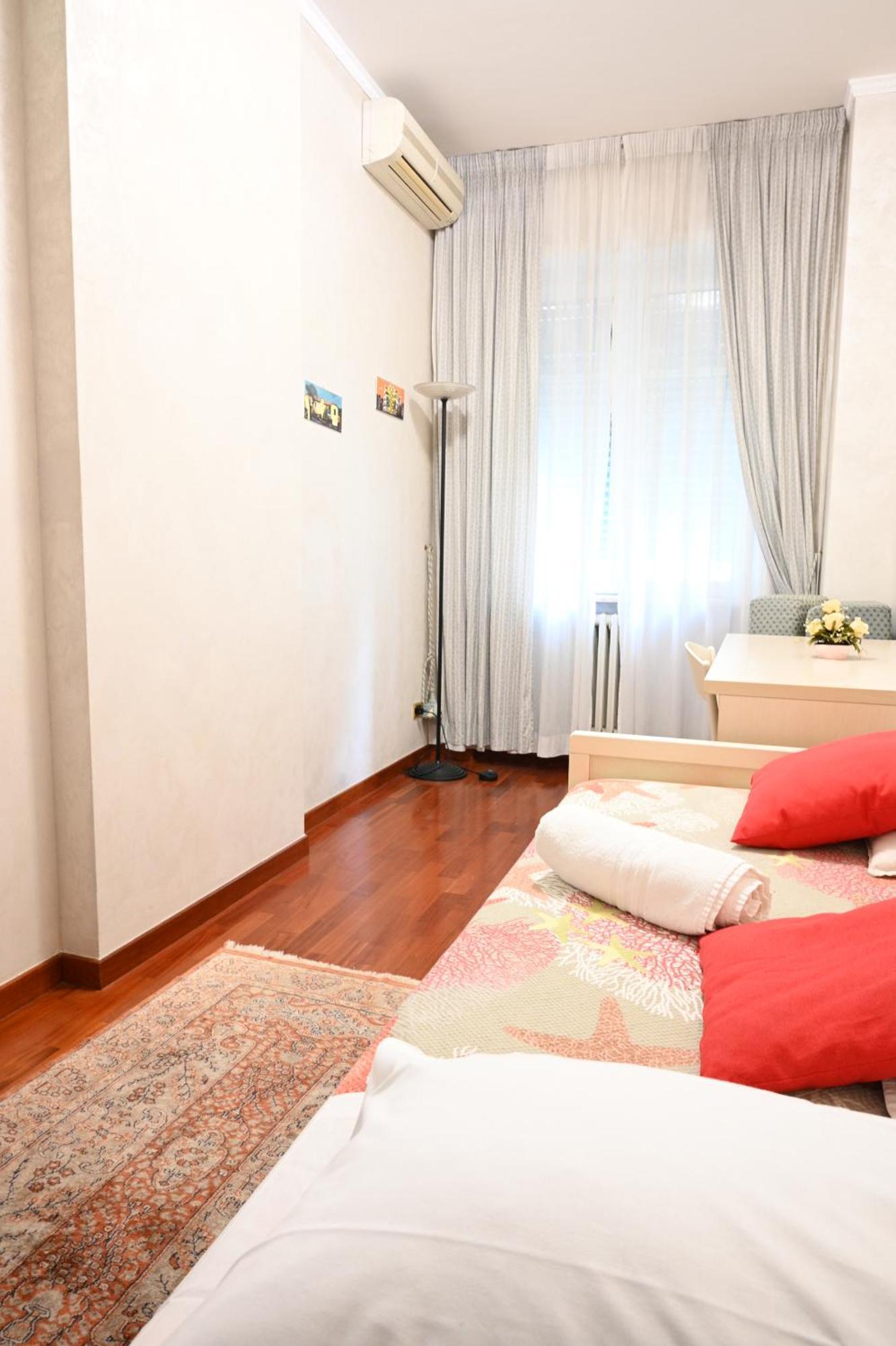 Marco'S Apartment Colosseum Рим Екстериор снимка